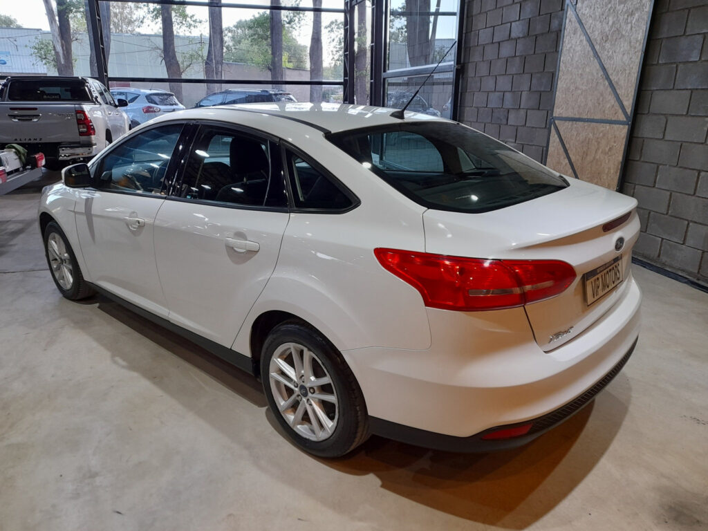 Focus 1.6 S blanco sedan 2016 (3)